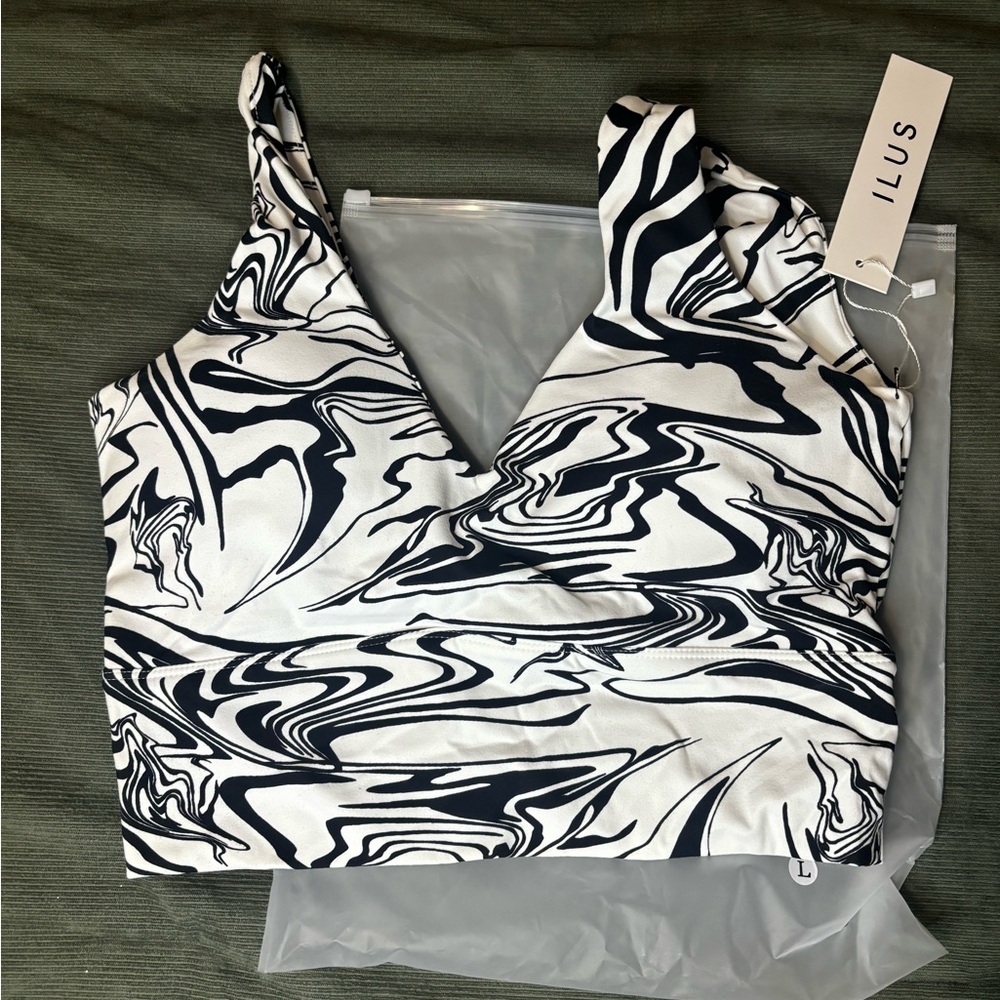 ILUS workout gear. Brand new. Sports bra.